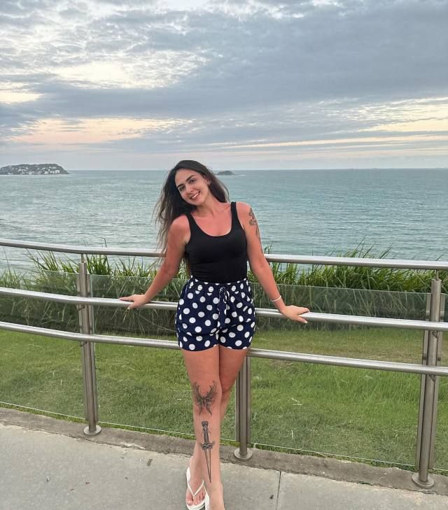 Im available daddies hit me up for fun - Image 2